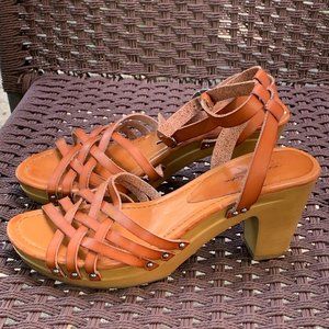 American Eagle Rust Strappy Style Sandals With Chunky Heel Size 8